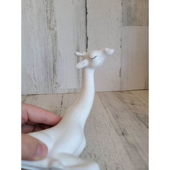 Freeman George giraffe bone white vintage ceramic home decor figure - Picture 3 of 8
